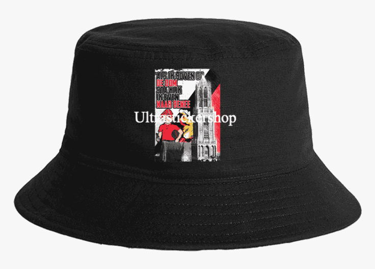 Als ik boven op de dom sta kijk ik even naar benee Bucket Hat